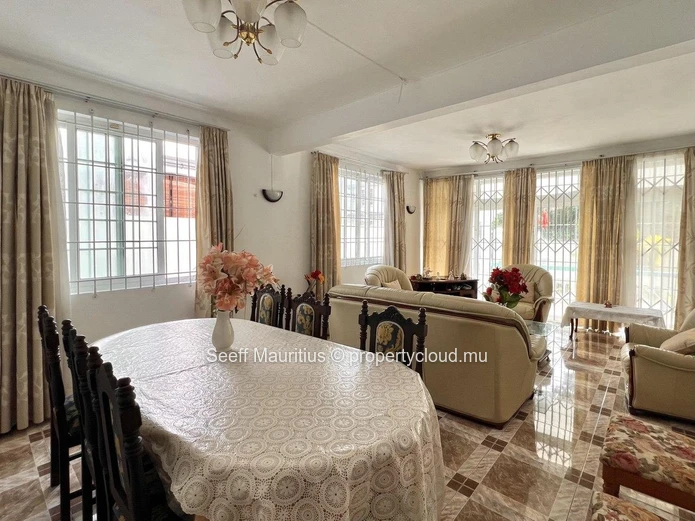 Spacious 4-Bedroom Family Home in Prime Location in Phoenix