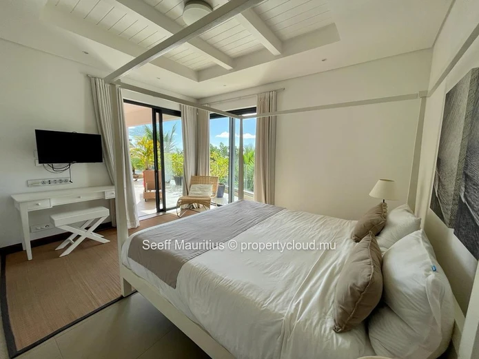 Opulent Penthouse: Master Suite, Spa, Golf & More