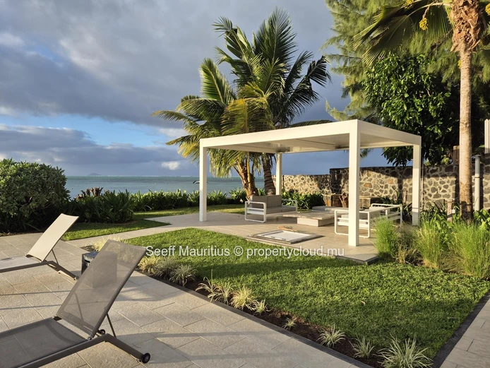 Sea View Apartment in Roches Noires