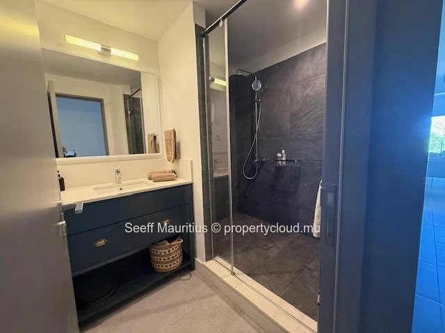 A stunning ground-floor flat – elegance, tranquillity and the coastal lifestyle 
