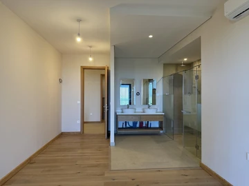 4 Bedroom Apartment