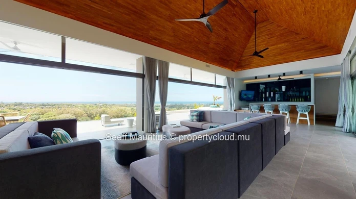 An Architectural Masterpiece Between Wild Nature and Turquoise Waters