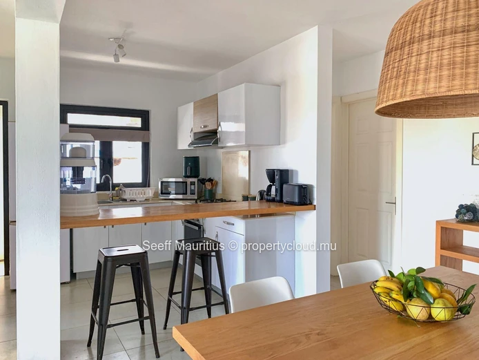 2-bedroom flat with swimming pool and parking 