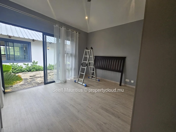 Elegant Family Villa with Private Pool, Ensuites & Ample Storage