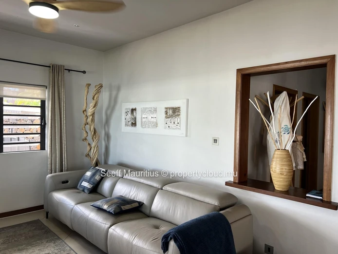 Beachfront 5-Bedroom Sea-View Villa in Tamarin