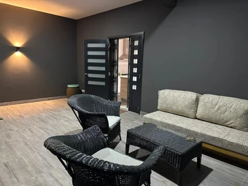5 Bedroom Apartment