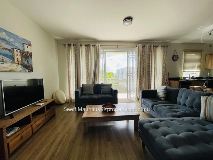 Central Haven: Ideal Apartment Proximity to Schools, Shopping, and Daily Amenities 