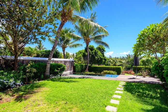 Tropical Elegance and Modern Comfort