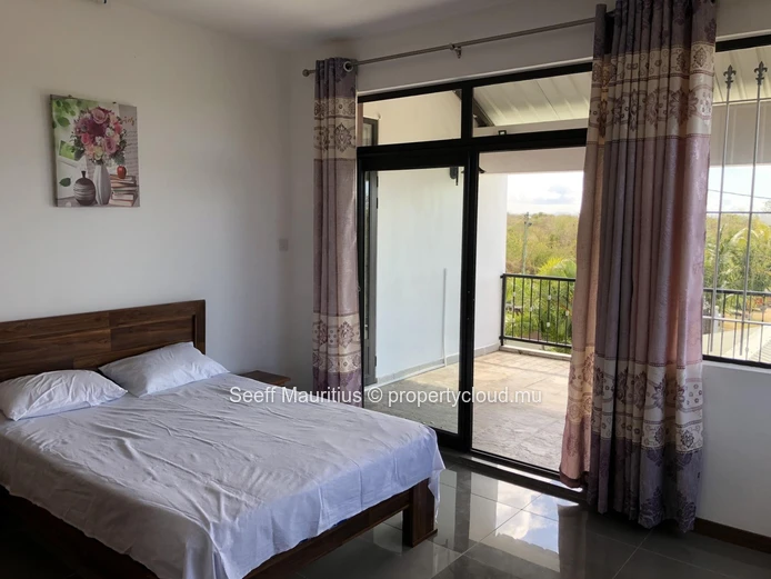 Modern 4-Bedroom Villa with Coin de Mire Views – Pereybere