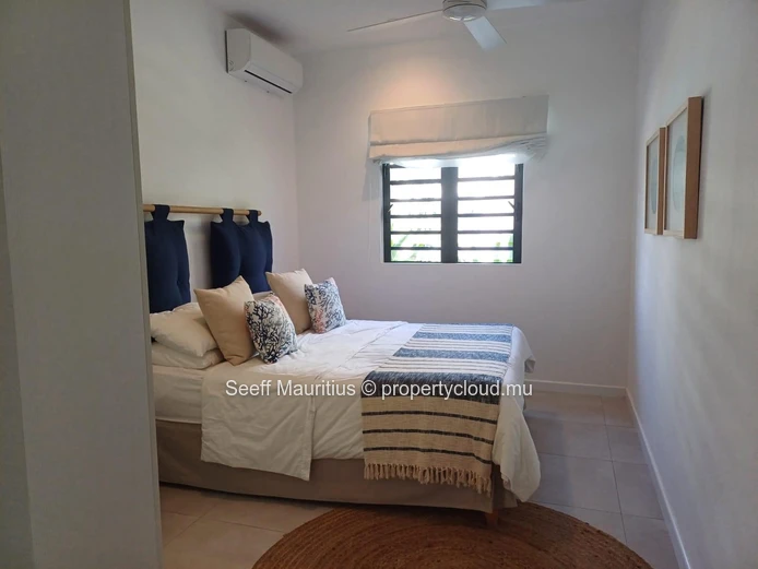 Beachfront Bliss: Luxury Apartment with Stunning Sea Views in Poste Lafayette 