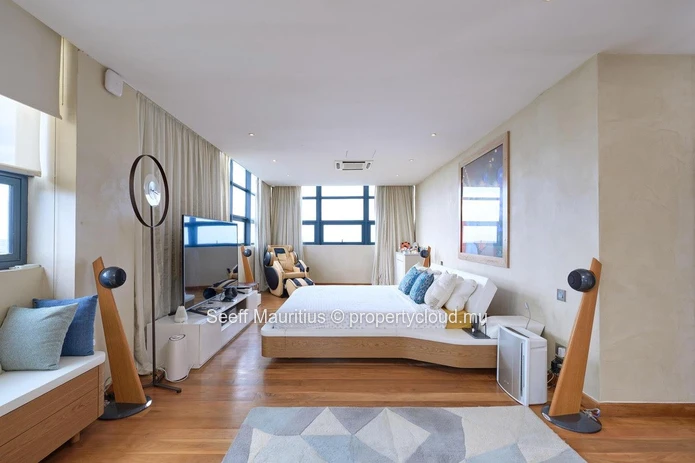 Modern Elegance Meets Comfort in a Designer Penthouse 