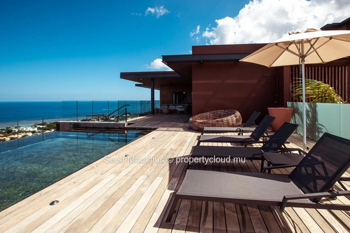 Island Dream: Stunning Villa with Infinite Lagoon Views