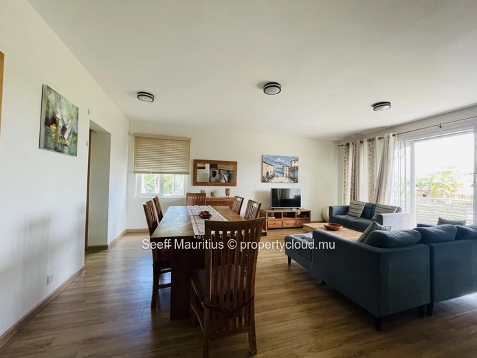 Central Haven: Ideal Apartment Proximity to Schools, Shopping, and Daily Amenities 