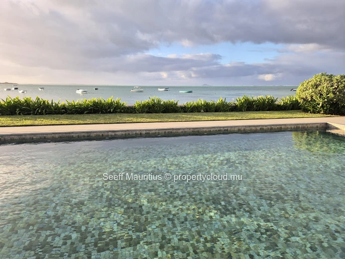 Sea View Apartment in Roches Noires