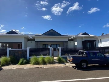 6 Bedroom House