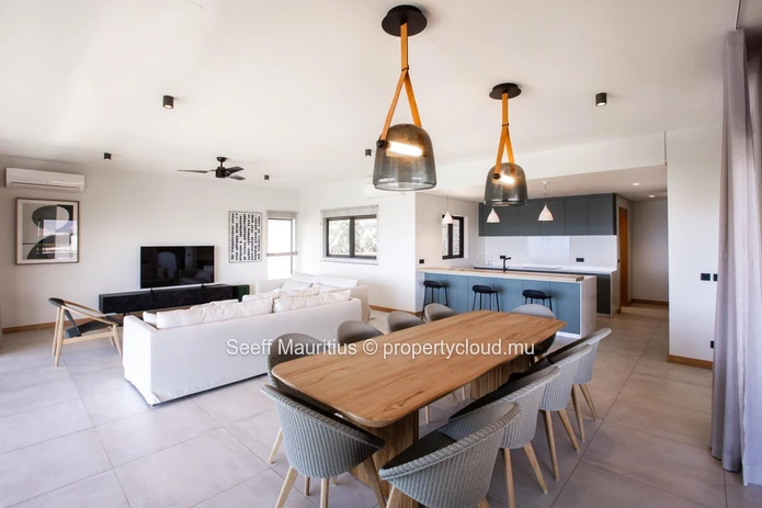 Island Dream: Stunning Villa with Infinite Lagoon Views