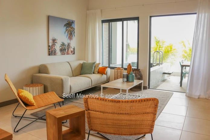 Riverside Oasis: Experience Luxury Living in the Heart of Nature