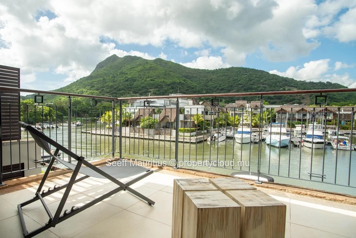 Duplex au bord des vagues
