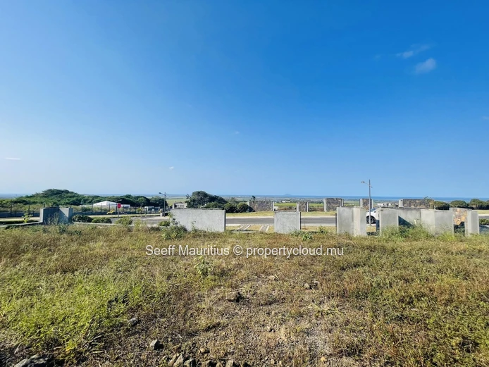 Residential plot in the prestigious gated estate, Mont Piton II