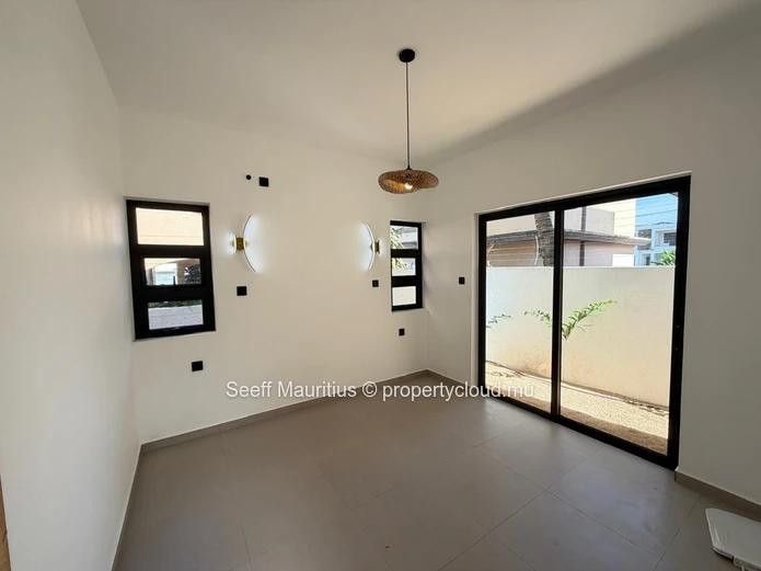Stylish New Villa with Pool and Rooftop, Trou aux Biches