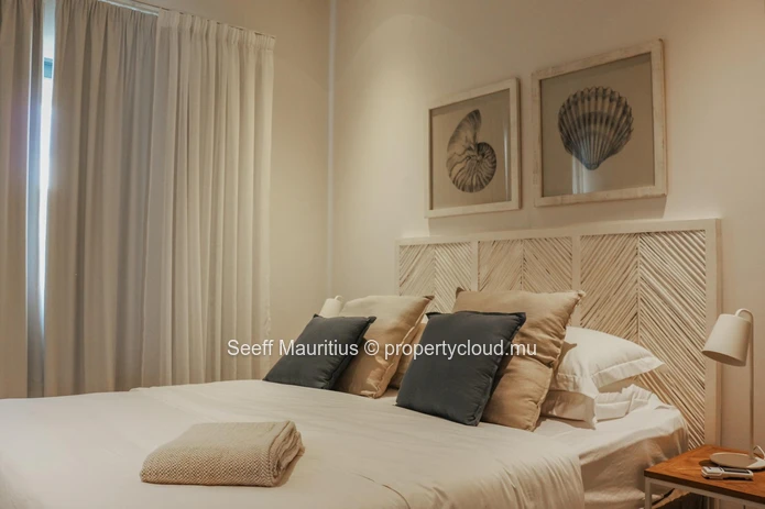 Riverside Oasis: Experience Luxury Living in the Heart of Nature