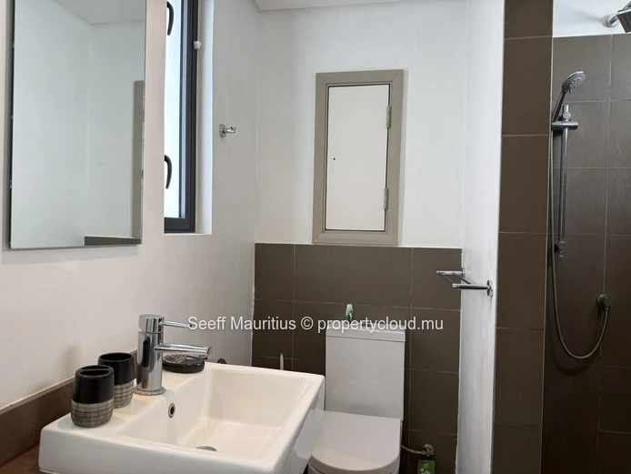 Tropical Elegance & Modern Comfort: Your 4-Bedroom Sanctuary at Azuri