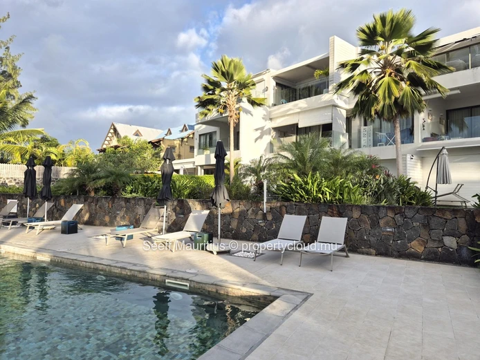 Sea View Apartment in Roches Noires