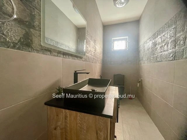 Beautiful Indivitual House with 3 Bedrooms, Spacious Living Areas, and Private Pool
