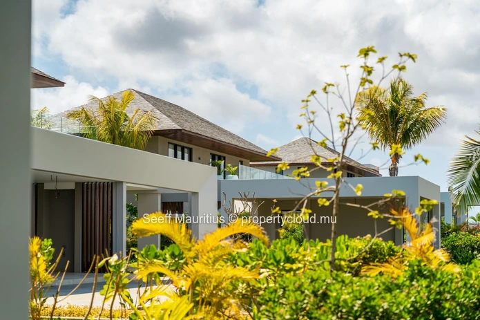 Serene Tropical Golf Sanctuary