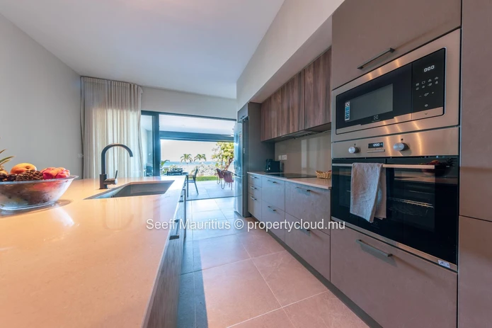 Beautiful Beachfront Groundfloor Apartment for Rent