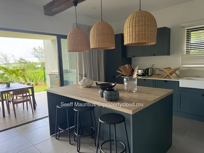 A stunning ground-floor flat – elegance, tranquillity and the coastal lifestyle 