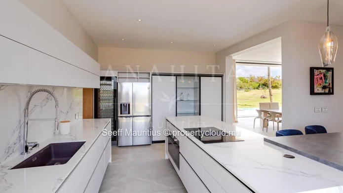 A Singular Architectural Icon with Panoramic Golf and Horizon Views