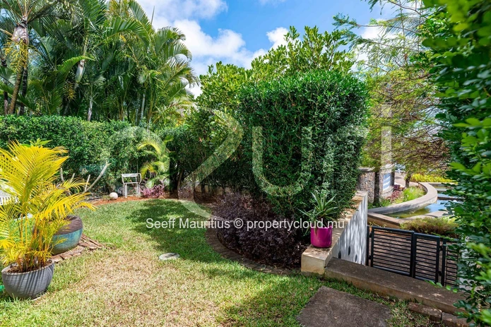 Prestigious 3-Bedroom Home Near the Beach