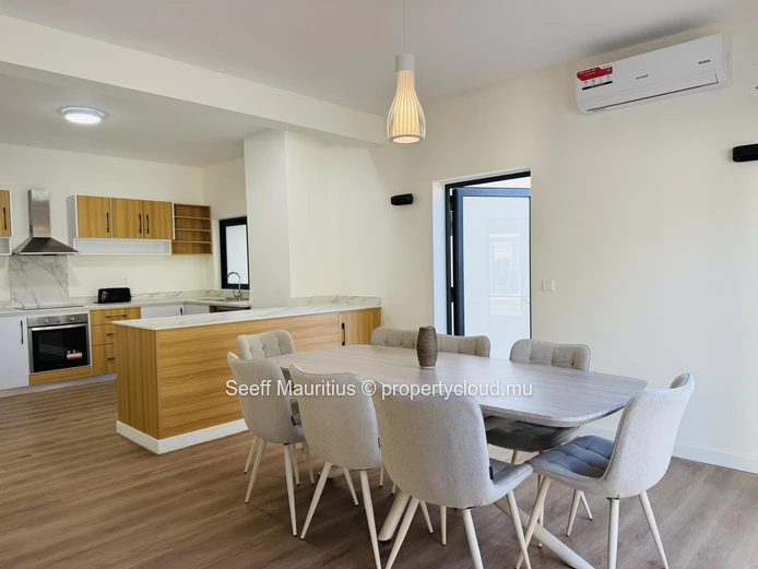 River Park Trianon - Modern Living: 3-Bedroom Garden Apartment