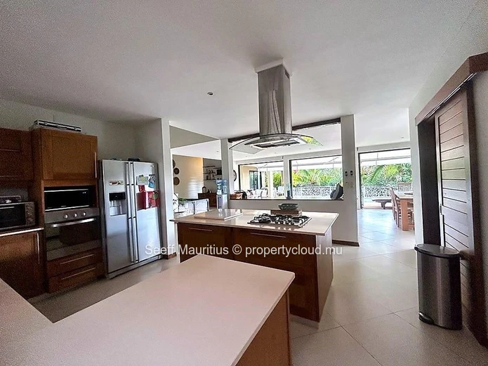 Gated Villa with Superb Mountain Views