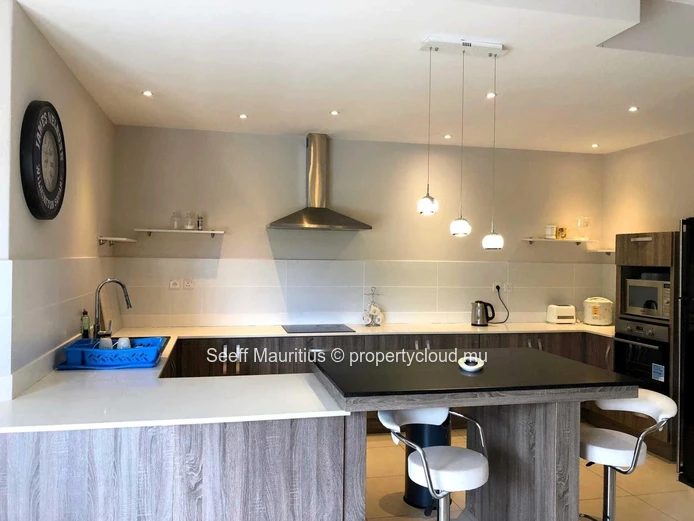 Inviting First-Floor Apartment in a Secure and Central Setting