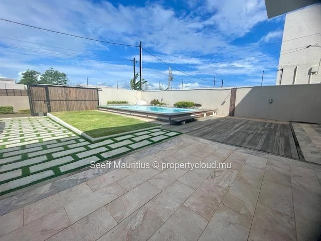 Beautiful Indivitual House with 3 Bedrooms, Spacious Living Areas, and Private Pool
