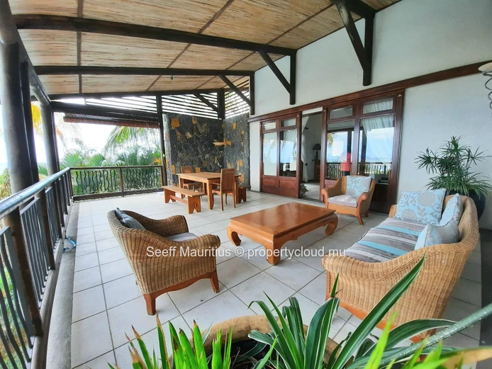 Superb Villa: Sea and Mountain Views