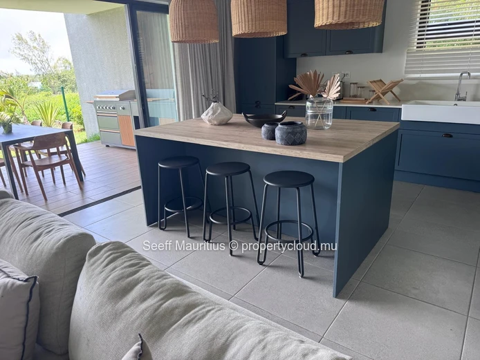 A stunning ground-floor flat – elegance, tranquillity and the coastal lifestyle 