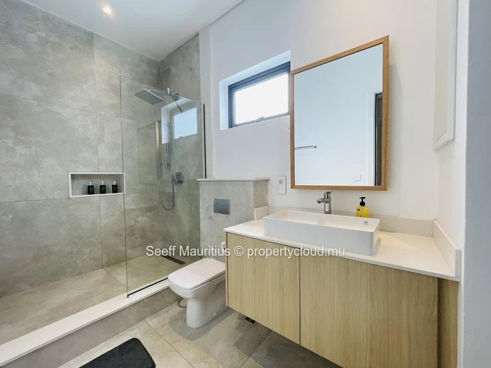 Superbe Villa en Bord de Mer – Vue Imprenable sur l'Océan et les Montagnes